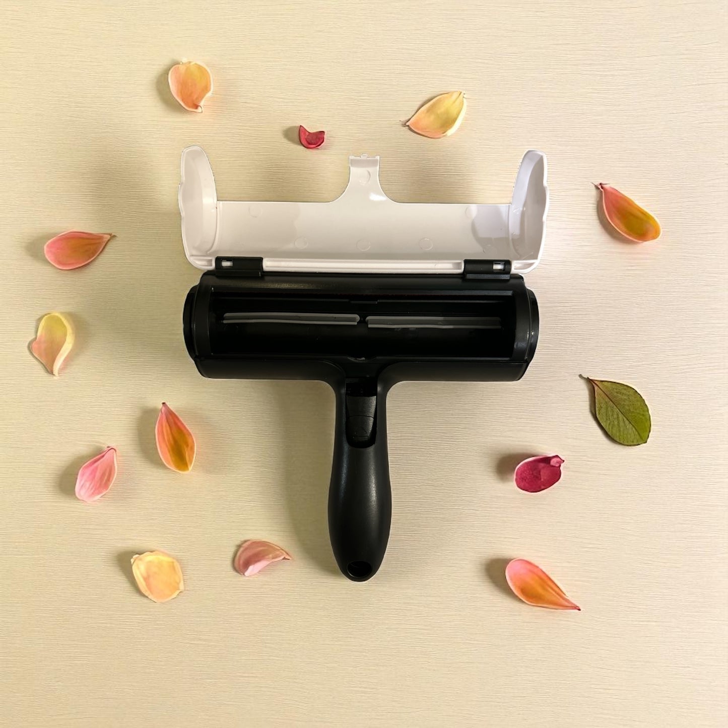 Magic Reusable Pet Hair Roller & Lint Remover – Self-Cleaning Furniture Brush